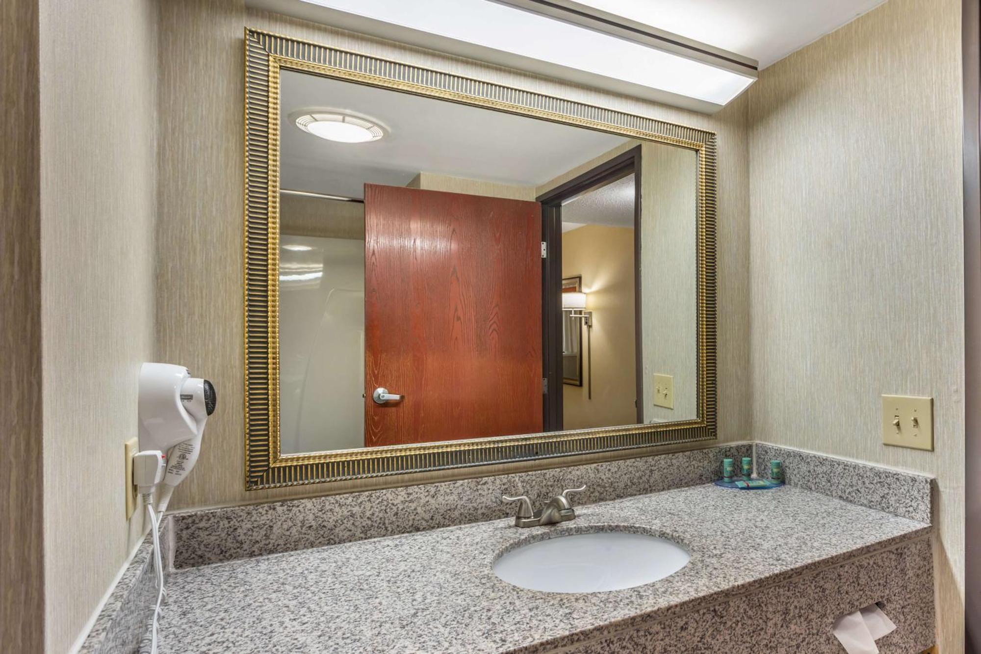 Best Western Danville Inn Bagian luar foto